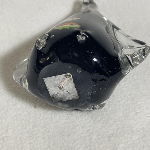 Penguin Art Glass Figurine Hand blown Vintage-Black/ Clear with Colorful Fish - Picture 6 of 9